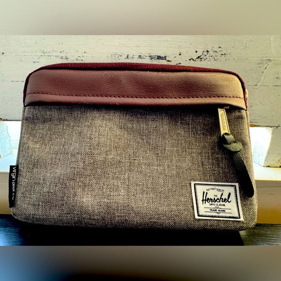 Virgin Atlantic Herschel Case - Picture 2 of 9